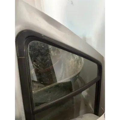 Excel Sağ Arka Kelebek Camı